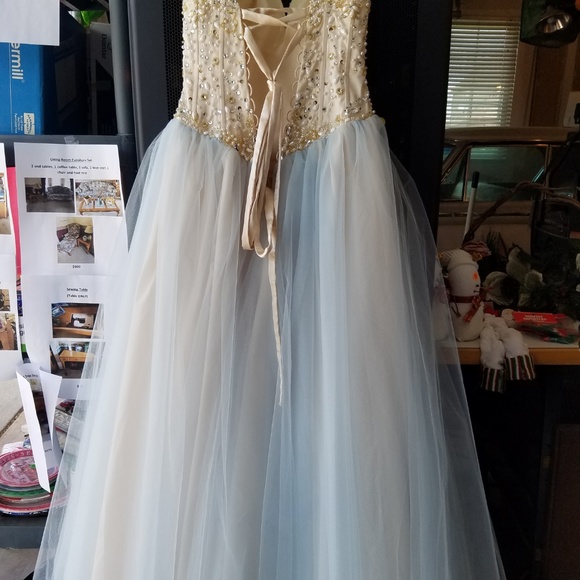 Mori Lee Prom Dress - Picture 3 of 7